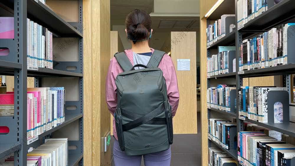 简约舒适人性化,我的通勤伴侣超能装-光影行星『纪元』双肩背包使用体验分享