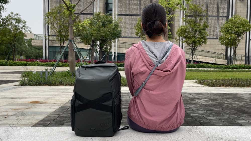 简约舒适人性化,我的通勤伴侣超能装-光影行星『纪元』双肩背包使用体验分享