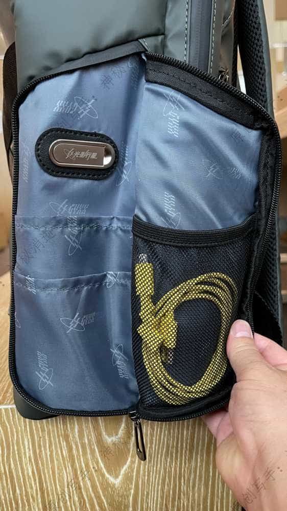 简约舒适人性化,我的通勤伴侣超能装-光影行星『纪元』双肩背包使用体验分享