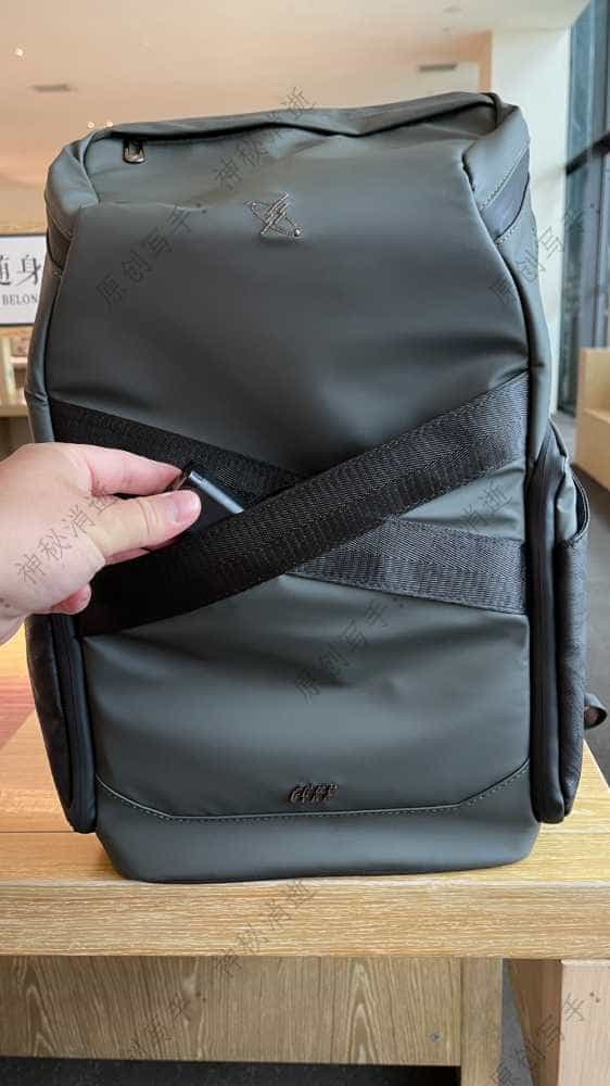 简约舒适人性化,我的通勤伴侣超能装-光影行星『纪元』双肩背包使用体验分享