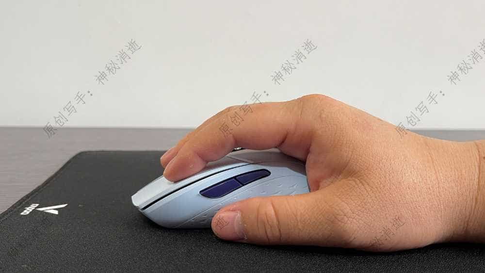 无感延迟、轻灵微操、对称设计、酷炫灯效-雷柏V300W有线无线双模RGB游戏鼠标评测指南