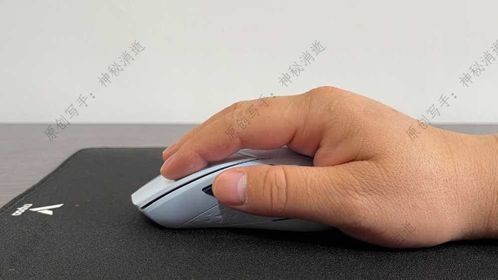 无感延迟、轻灵微操、对称设计、酷炫灯效-雷柏V300W有线无线双模RGB游戏鼠标评测指南