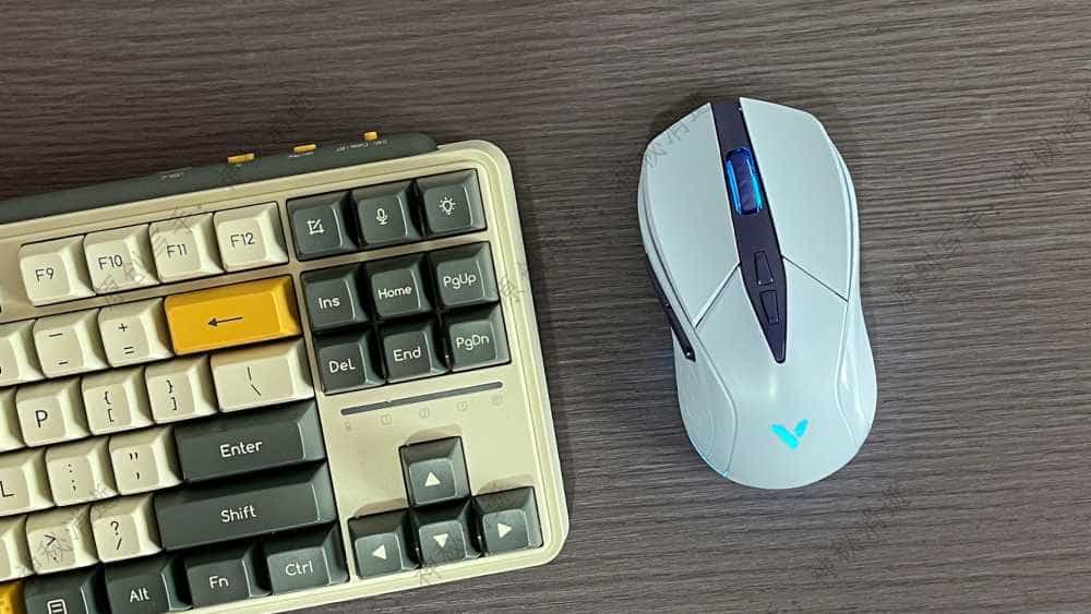 无感延迟、轻灵微操、对称设计、酷炫灯效-雷柏V300W有线无线双模RGB游戏鼠标评测指南