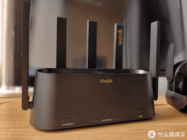 业界最强全屋Wi-Fi套装，锐捷蜂⻦旗舰版2堵墙后⼀样跑满500M