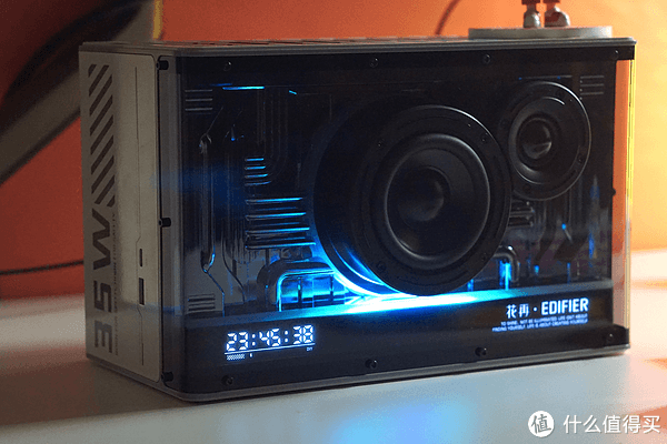 打造电竞房|少不了赛博朋克的桌面音箱──漫步者NEW-X体验