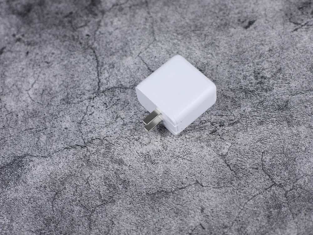 QCY 40W双头充电器:高性价比快充头