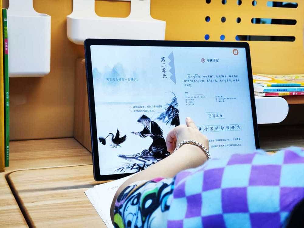 作业帮超大屏学习机体验:80万元同步好课免费学,作业辅导新标杆