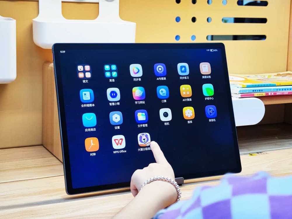 作业帮超大屏学习机体验:80万元同步好课免费学,作业辅导新标杆