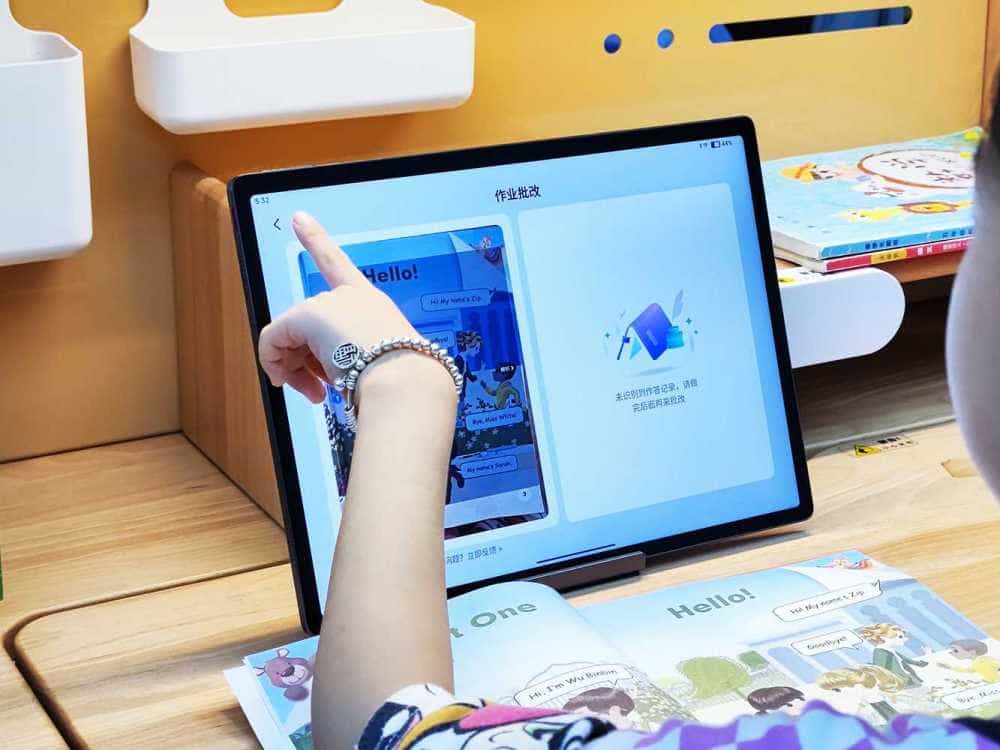 作业帮超大屏学习机体验:80万元同步好课免费学,作业辅导新标杆