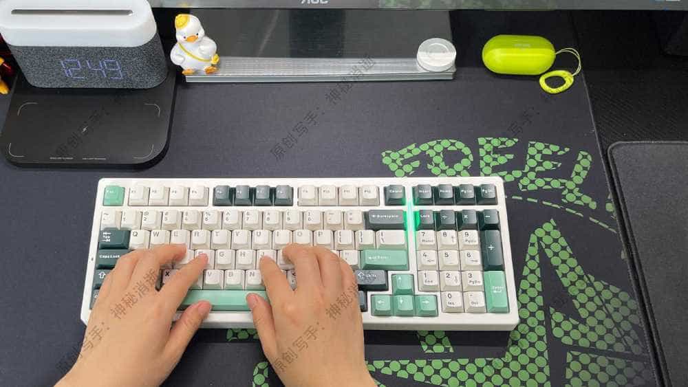 让你拥有顺滑软弹敲击手感的VGN S99三模热插拔机械键盘体验分享