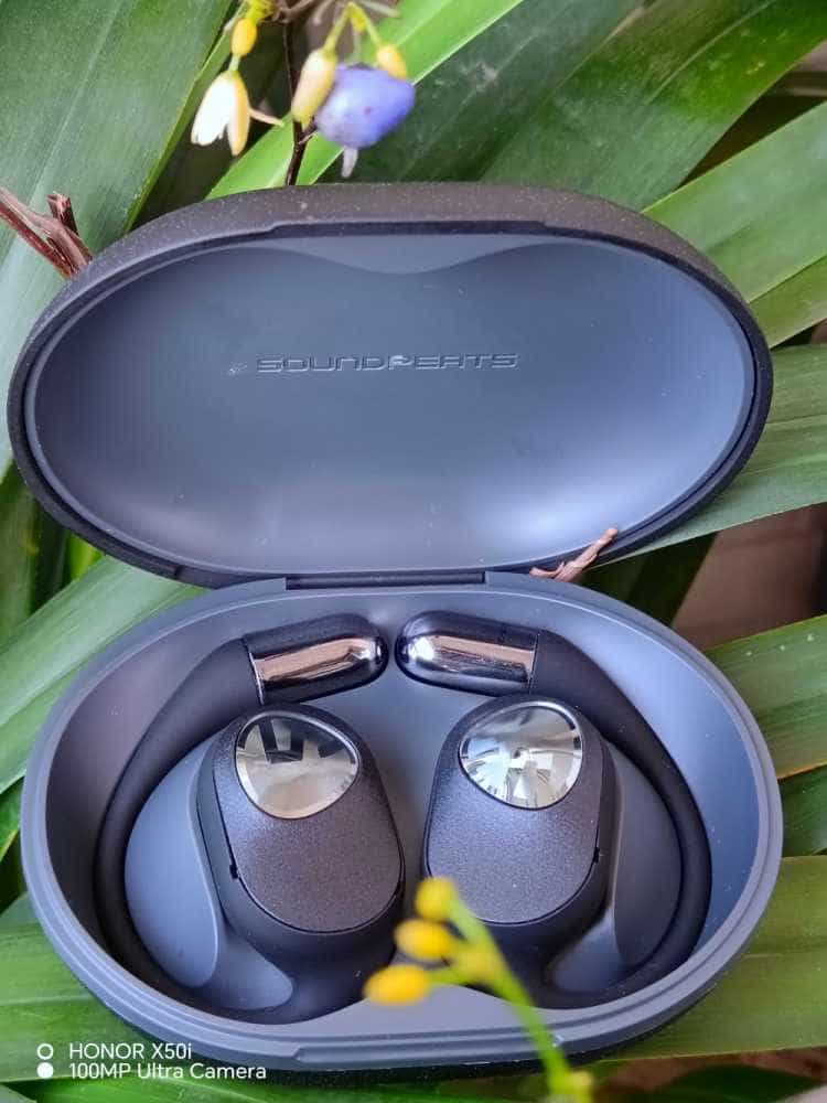 一款不伤耳膜的舒适耳机:解决长时间佩戴耳机不适困惑