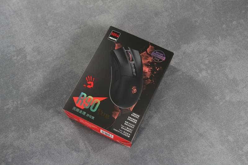 握感舒适，灵敏度精准—幽灵R90 PLUS无线游戏鼠标非凡体验