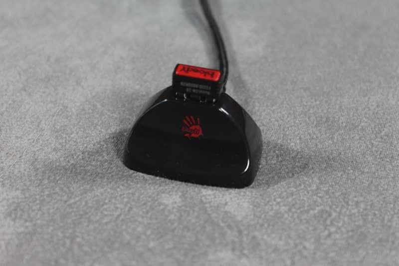 握感舒适，灵敏度精准—幽灵R90 PLUS无线游戏鼠标非凡体验