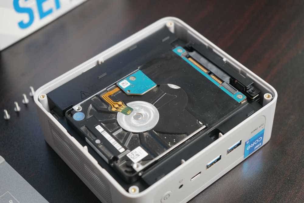 零刻SEi12小主机兼顾便携和高性能，简直是在校学生的电脑首选！