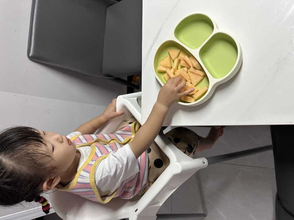 高颜值宝宝硅胶餐盘，轻松实现自主进食