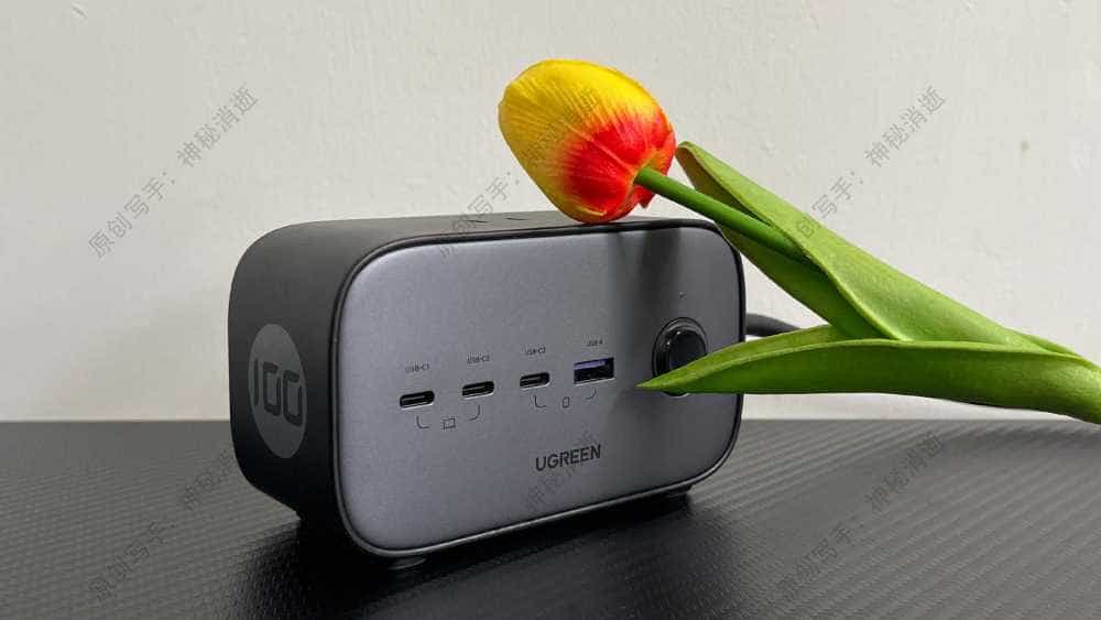 绿联100W智充魔盒Pro-简洁桌面，为多设备补能减负