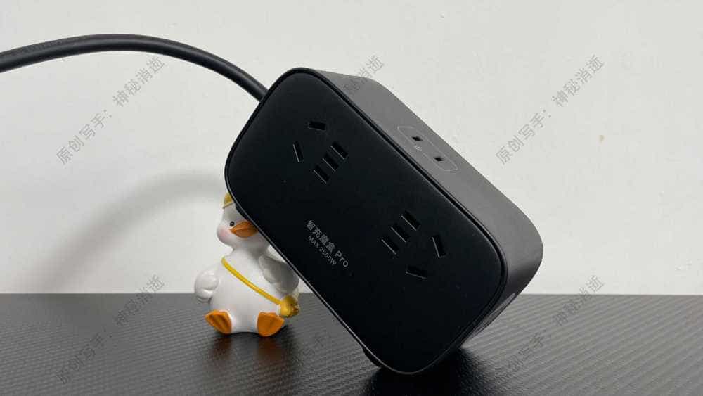 绿联100W智充魔盒Pro-简洁桌面，为多设备补能减负