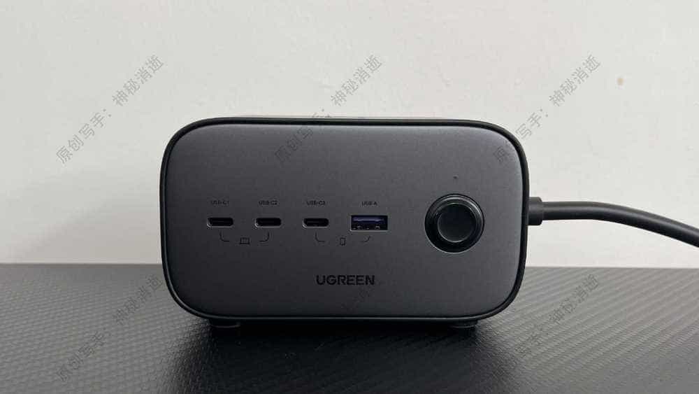 绿联100W智充魔盒Pro-简洁桌面，为多设备补能减负