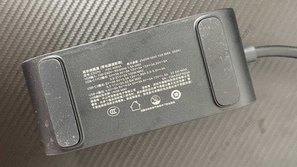 绿联100W智充魔盒Pro-简洁桌面，为多设备补能减负