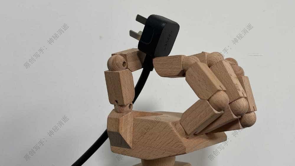 绿联100W智充魔盒Pro-简洁桌面，为多设备补能减负