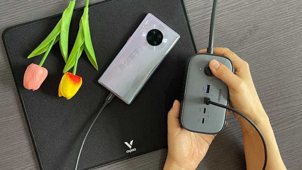 绿联100W智充魔盒Pro-简洁桌面，为多设备补能减负