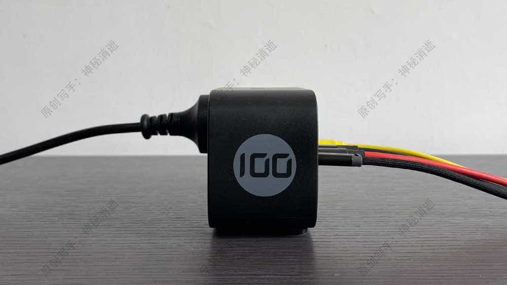 绿联100W智充魔盒Pro-简洁桌面，为多设备补能减负