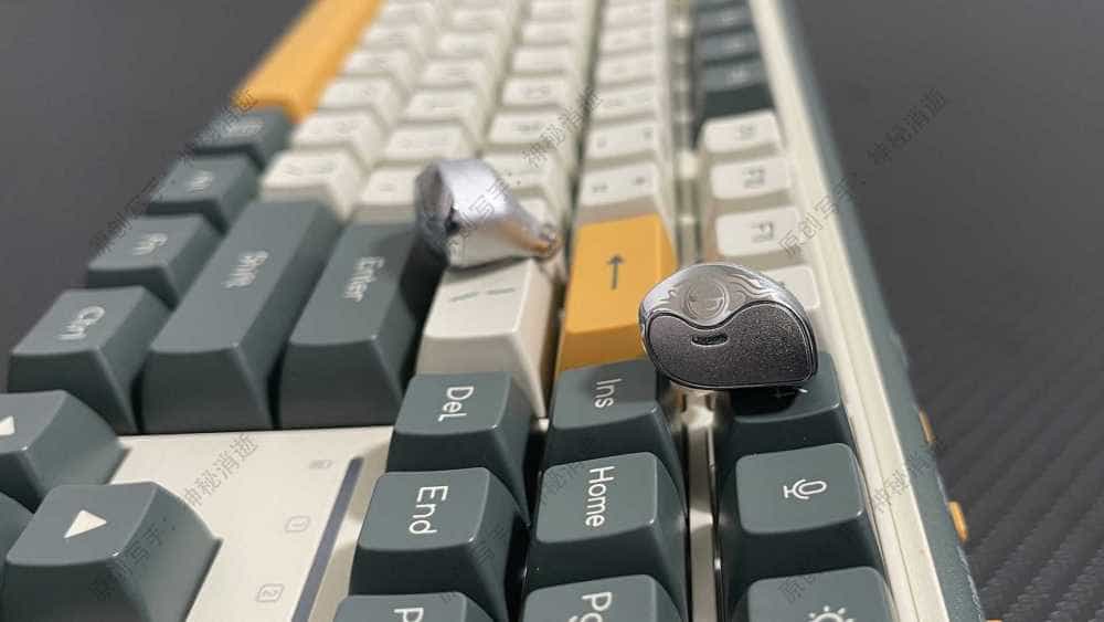 双模听感，光影国风美学-竹林鸟青鸾入耳式动圈有线耳机体验分享