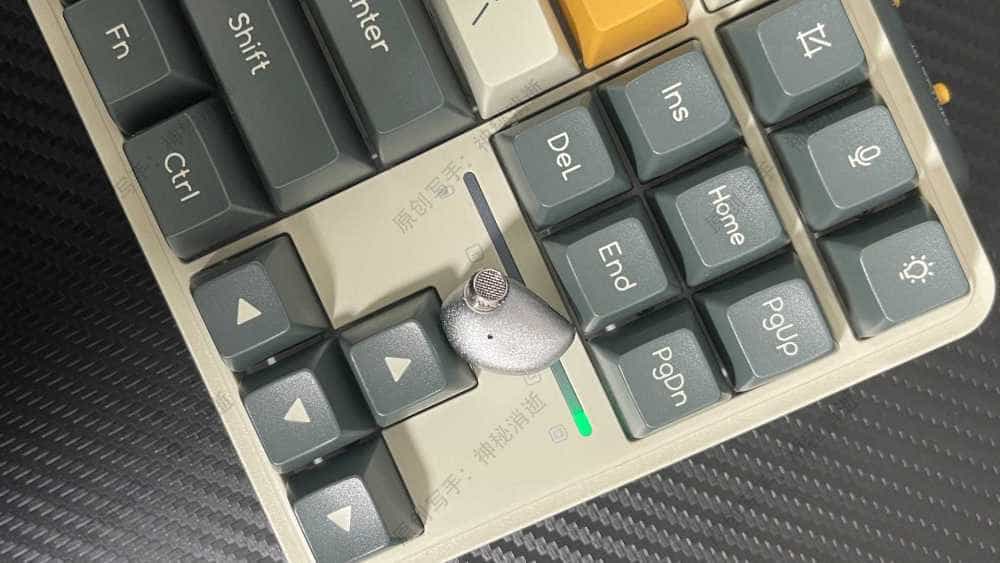 双模听感，光影国风美学-竹林鸟青鸾入耳式动圈有线耳机体验分享