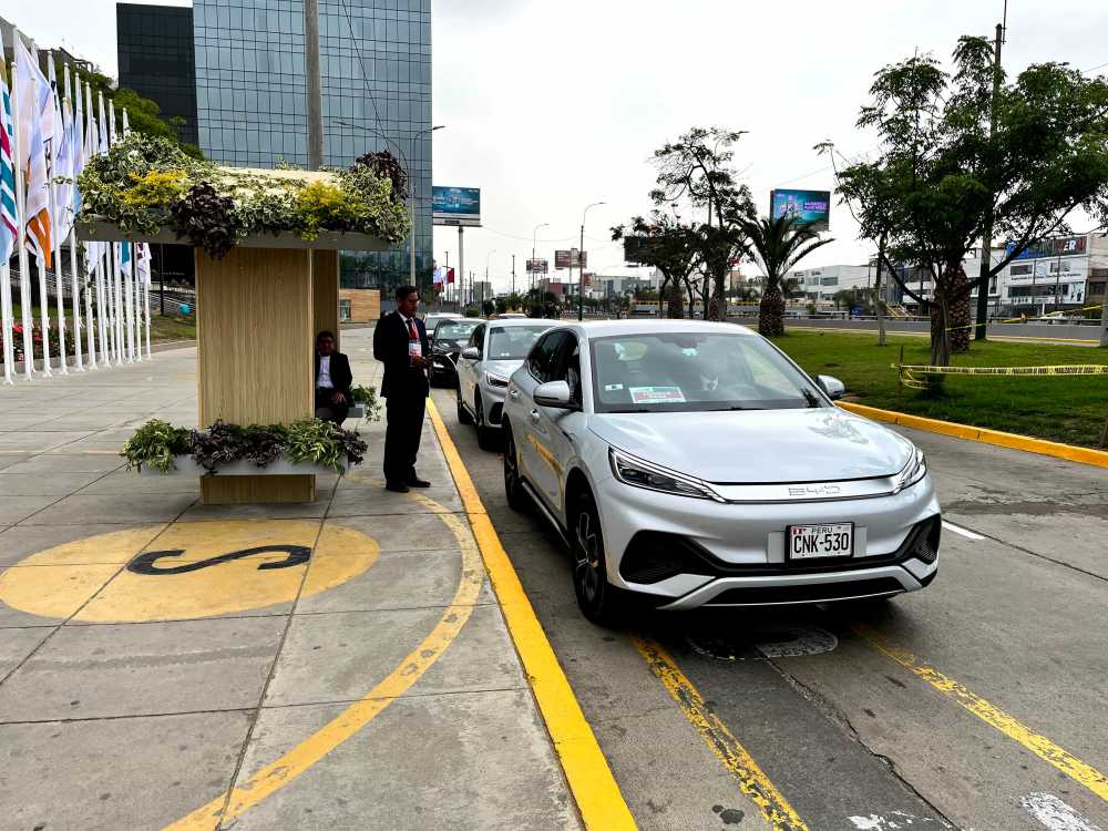 20辆比亚迪元PLUS现身秘鲁APEC峰会,这排面杠杠的!