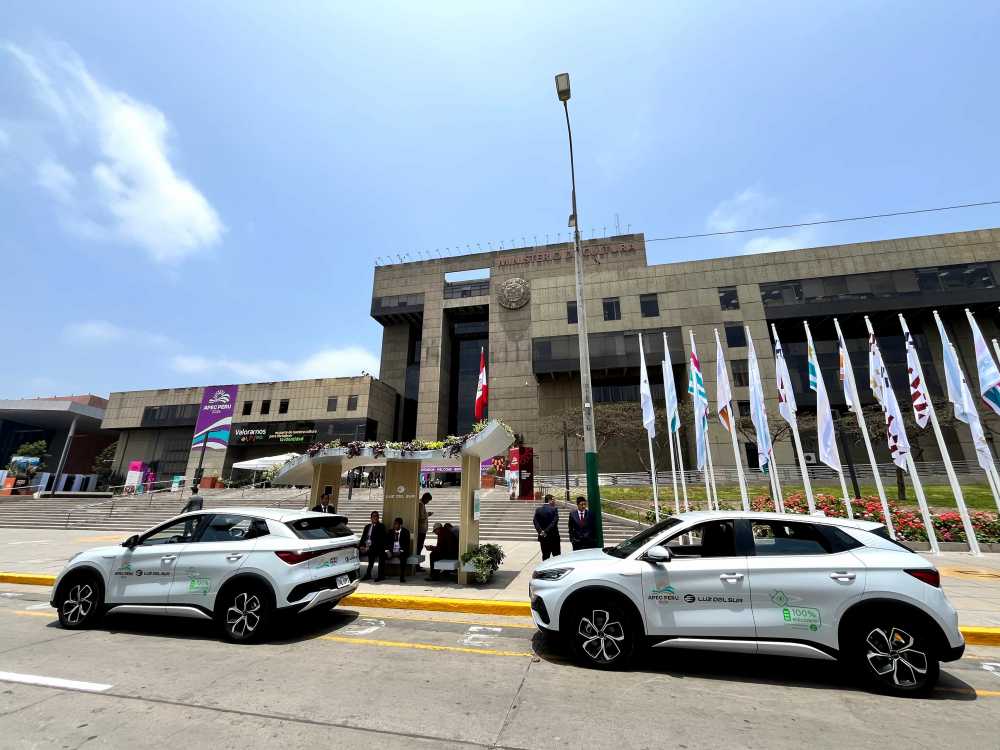 20辆比亚迪元PLUS现身秘鲁APEC峰会,这排面杠杠的!