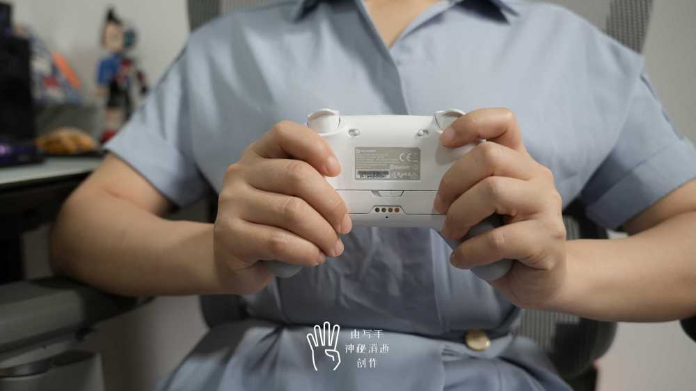 外观革新进化,只为舒适手感的游戏利器-盖世小鸡超新星游戏手柄