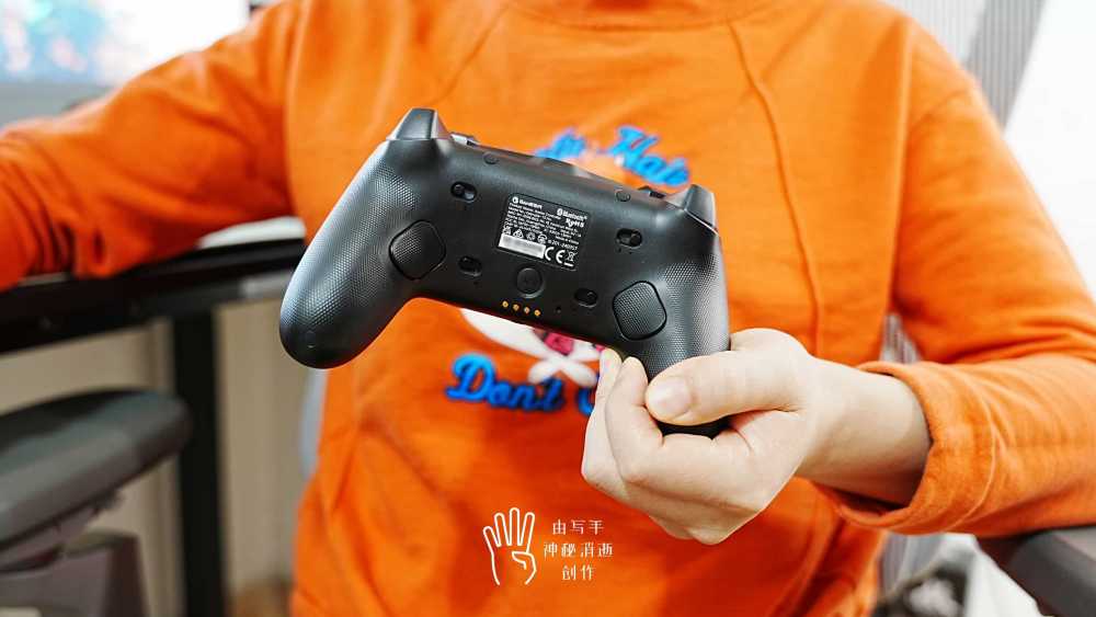 字符切换,九键联动,这是功能最全的对称布局精英手柄-盖世小鸡九尾狐