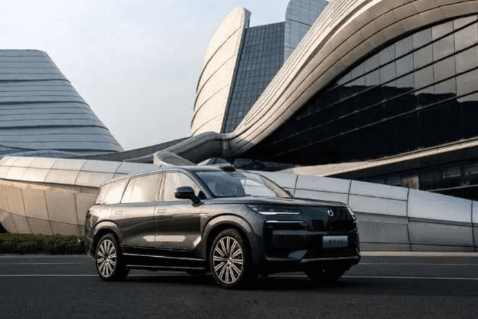 能转圈半径画8字?腾势N9如何做到的?转弯半径仅4.65米!