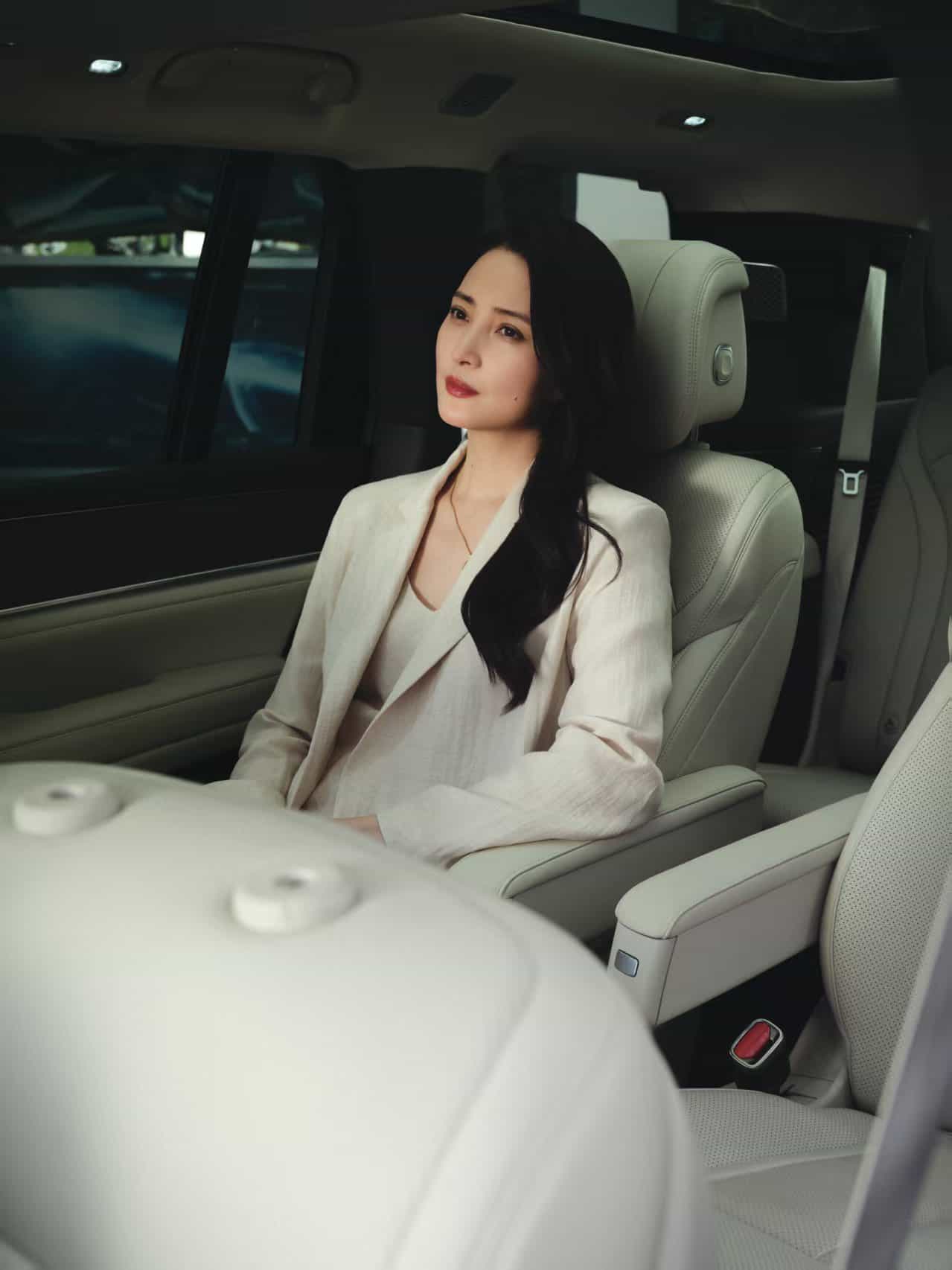 腾势携手蒋勤勤:开启科技优雅出行!