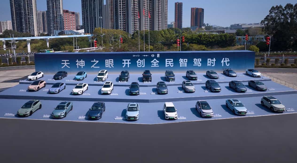 比亚迪全球首创!为智能泊车兜底