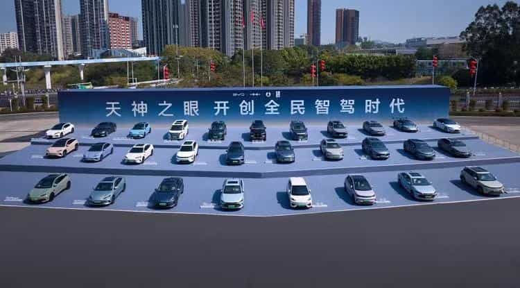 比亚迪承诺为安全兜底!率先实现媲美 L4 级智能泊车,底气何来?