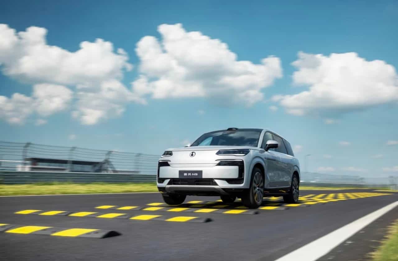 三破高速避让纪录!腾势N9超级混动豪华新座驾实至名归