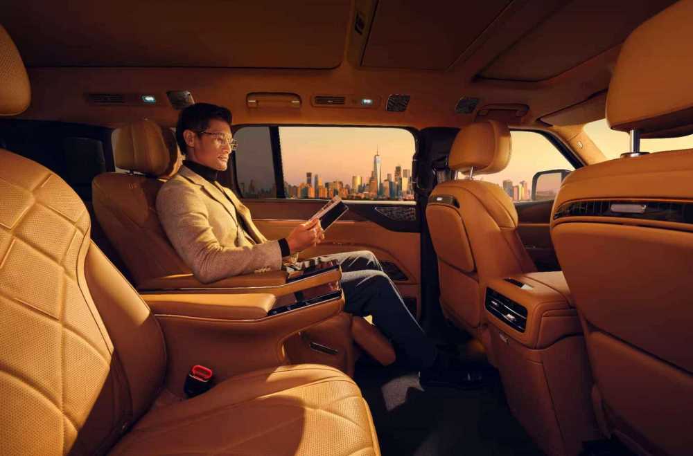 128万起!仰望U8L鼎世版“鼎”级绽放,行政豪华SUV!