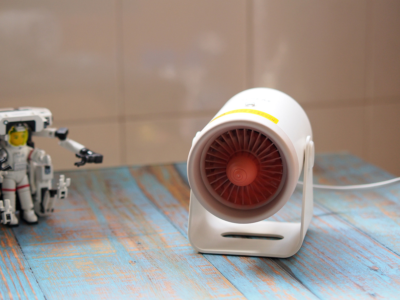 解决桌面供暖问题，我买了西圣暖风机。