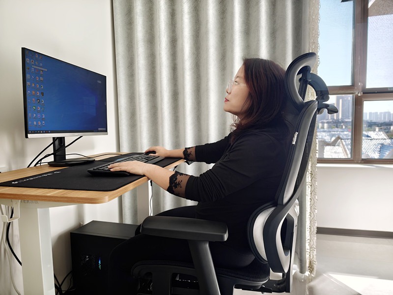 买椅子还是要舒适，夏草木 Fit2 人体工学椅深度评测，告诉你答案